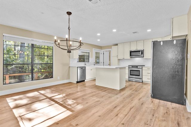 350 Ridgewood Road, Goodrich, TX 77335