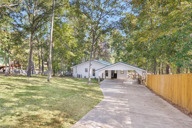 350 Ridgewood Road, Goodrich, TX 77335