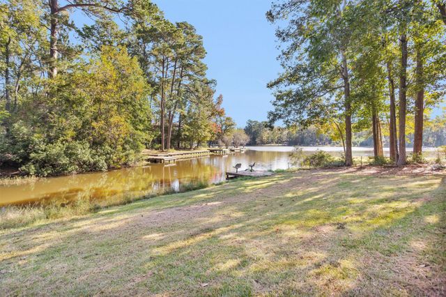 350 Ridgewood Road, Goodrich, TX 77335