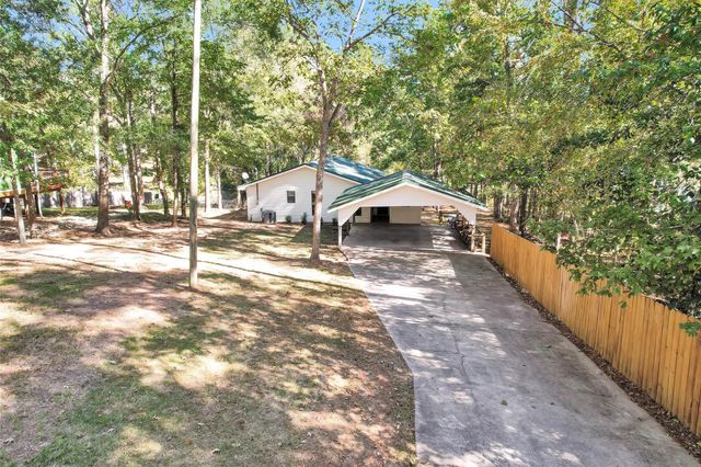 350 Ridgewood Road, Goodrich, TX 77335