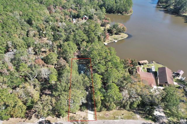 350 Ridgewood Road, Goodrich, TX 77335