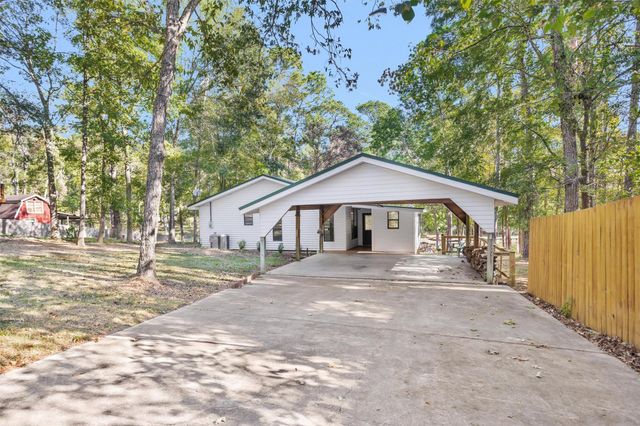 350 Ridgewood Road, Goodrich, TX 77335