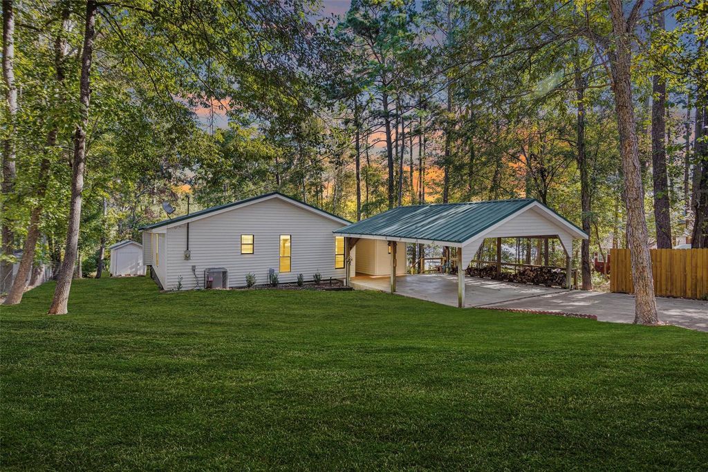 350 Ridgewood Road, Goodrich, TX 77335