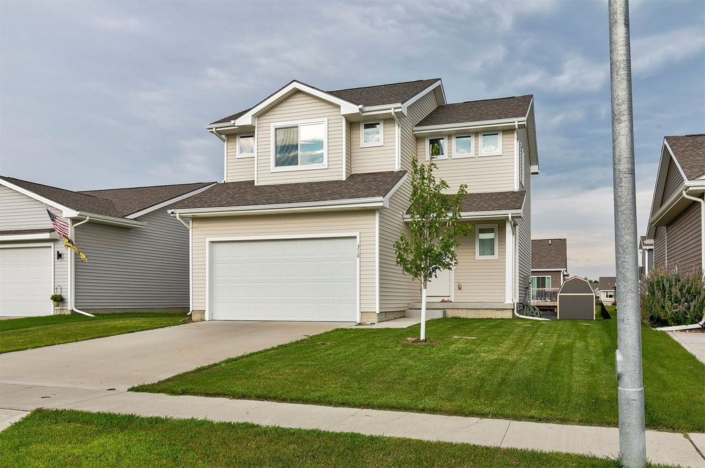 310 NE Adams Avenue, Elkhart, IA 50073