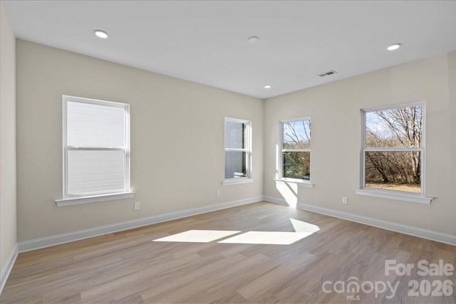 1562 7th Avenue Drive SW, Hickory, NC 28602