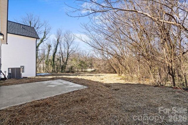 1562 7th Avenue Drive SW, Hickory, NC 28602