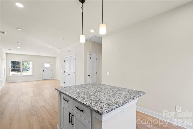 1562 7th Avenue Drive SW, Hickory, NC 28602