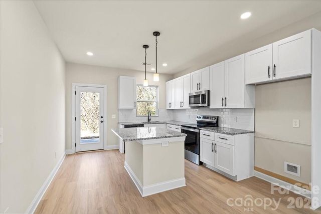 1562 7th Avenue Drive SW, Hickory, NC 28602