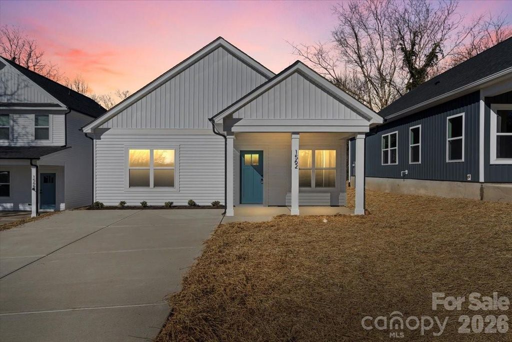 1562 7th Avenue Drive SW, Hickory, NC 28602