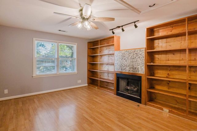 25 Meadowbrook Drive, Little Rock, AR 72205