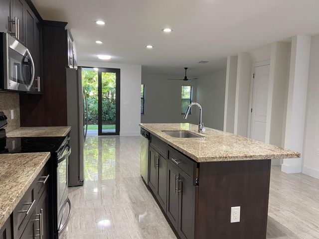 287 Bella Sol Way, West Palm Beach, FL 33406
