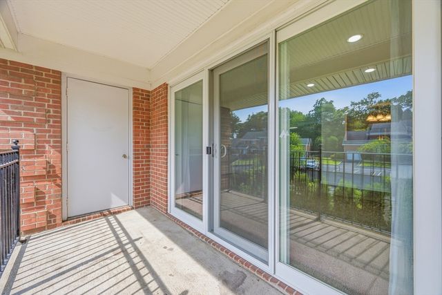 5 April Ln 33, Lexington, MA 02421
