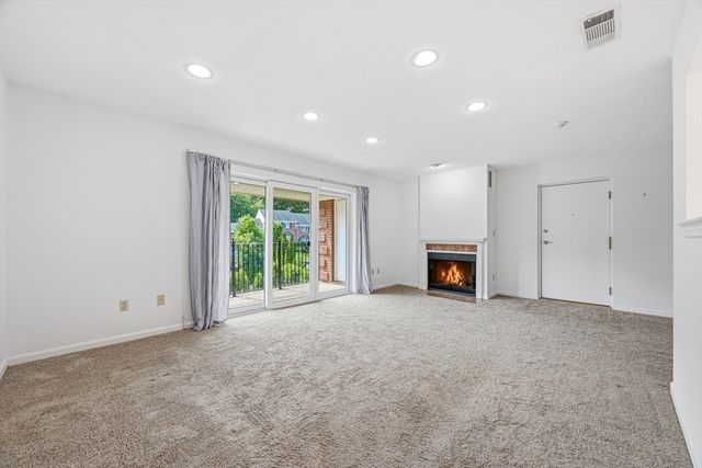 5 April Ln 33, Lexington, MA 02421