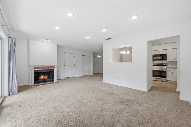 5 April Ln 33, Lexington, MA 02421