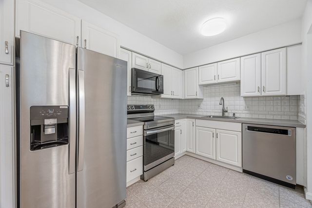 5 April Ln 33, Lexington, MA 02421