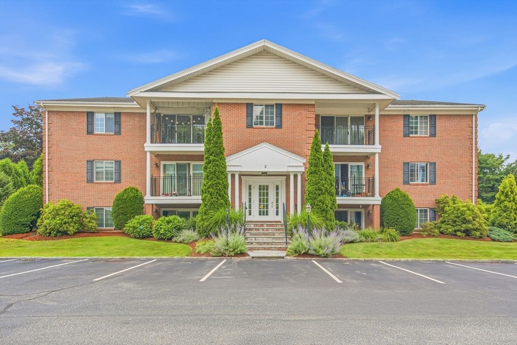 5 April Ln 33, Lexington, MA 02421