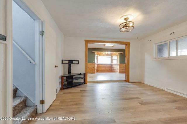 6945 Delta River Drive, Lansing, MI 48906