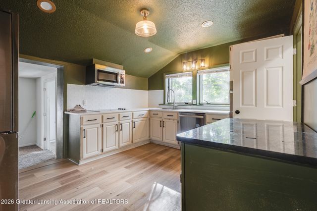 6945 Delta River Drive, Lansing, MI 48906