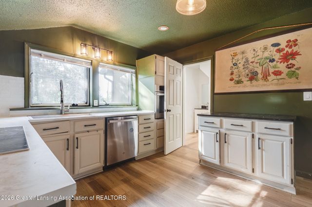 6945 Delta River Drive, Lansing, MI 48906