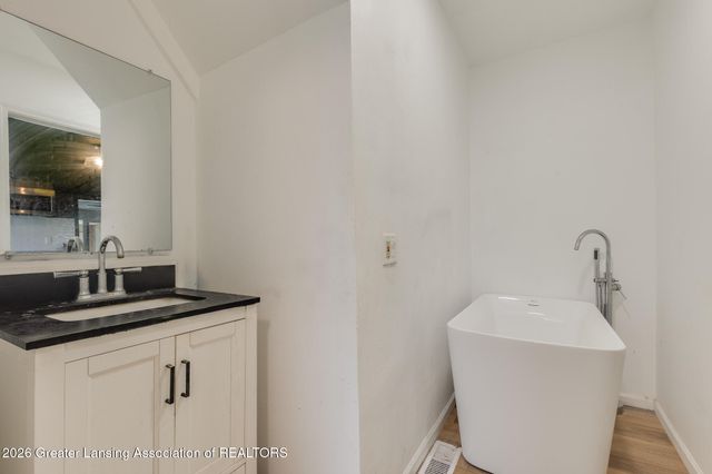 6945 Delta River Drive, Lansing, MI 48906