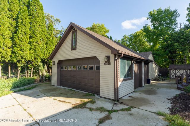 6945 Delta River Drive, Lansing, MI 48906