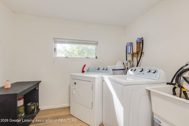 6945 Delta River Drive, Lansing, MI 48906
