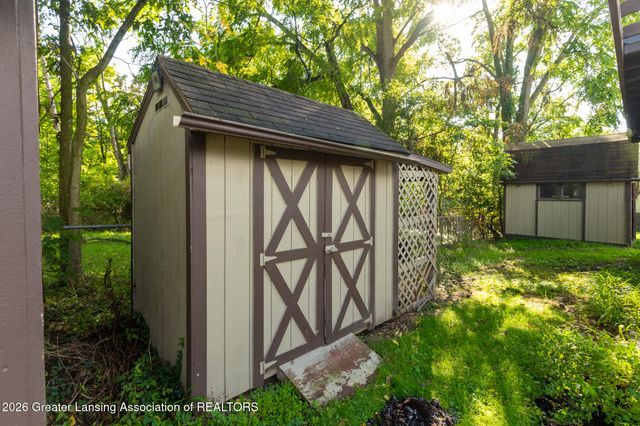 6945 Delta River Drive, Lansing, MI 48906
