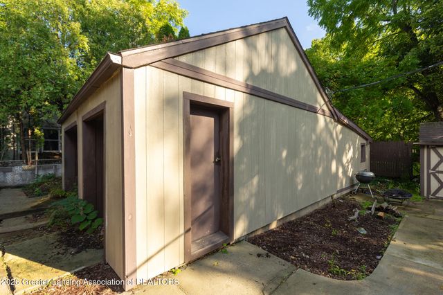 6945 Delta River Drive, Lansing, MI 48906