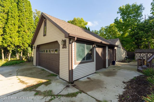 6945 Delta River Drive, Lansing, MI 48906