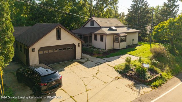 6945 Delta River Drive, Lansing, MI 48906
