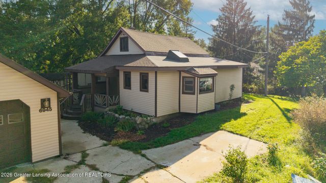 6945 Delta River Drive, Lansing, MI 48906