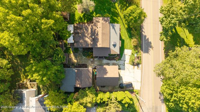6945 Delta River Drive, Lansing, MI 48906