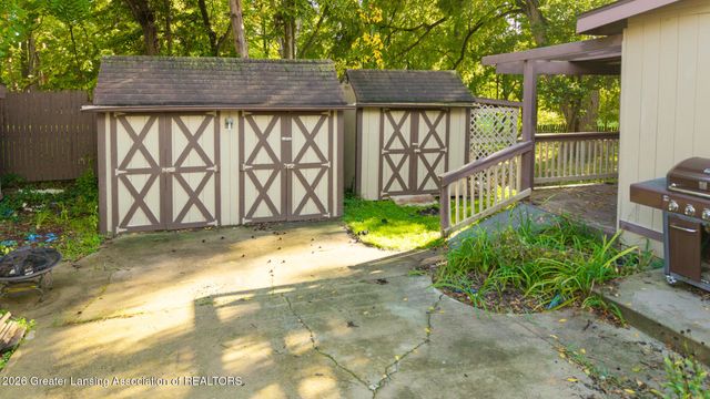 6945 Delta River Drive, Lansing, MI 48906