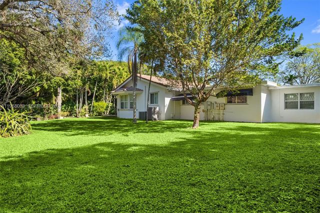 11220 SW 67th Ave, Pinecrest, FL 33156