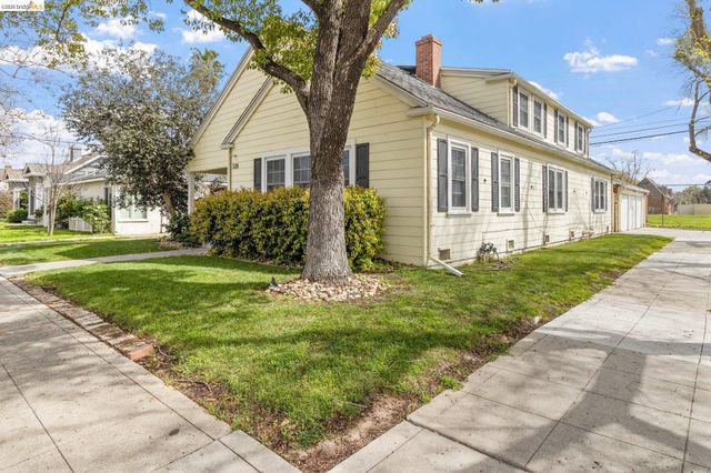 328 W Walnut St, Stockton, CA 95204