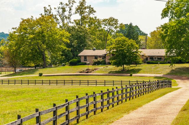 755 Long Hollow Pike, Goodlettsville, TN 37072