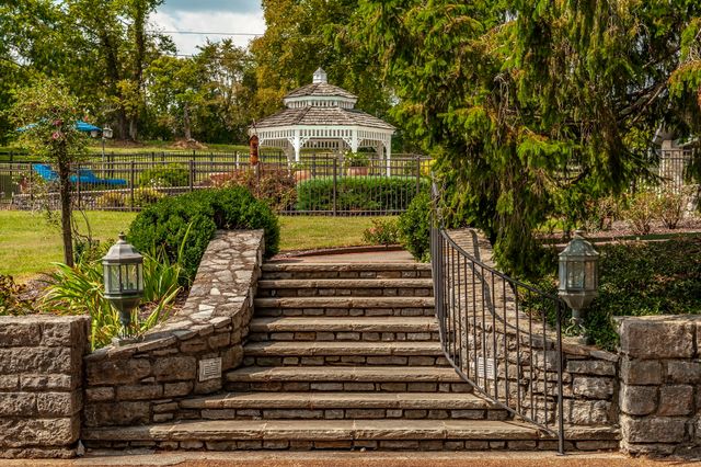 755 Long Hollow Pike, Goodlettsville, TN 37072