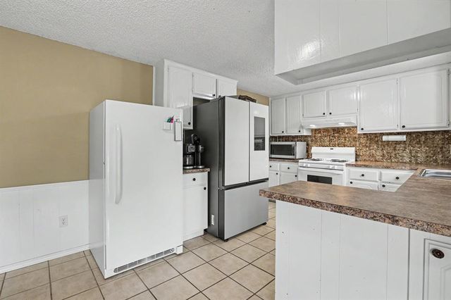 1033 SW 99th Place, Oklahoma City, OK 73139