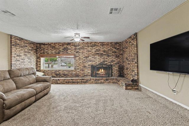 1033 SW 99th Place, Oklahoma City, OK 73139
