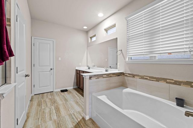 116 Greenock CV, Hutto, TX 78634