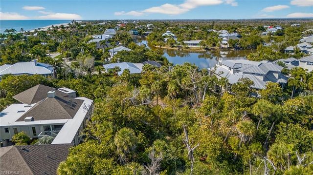 933 Strangler Fig LN, Sanibel, FL 33957