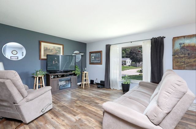4812 Ash Drive, Pleasant Hill, IA 50327