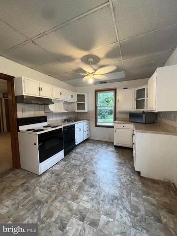 25 & 0 BROAD ST, Ashland, PA 17921