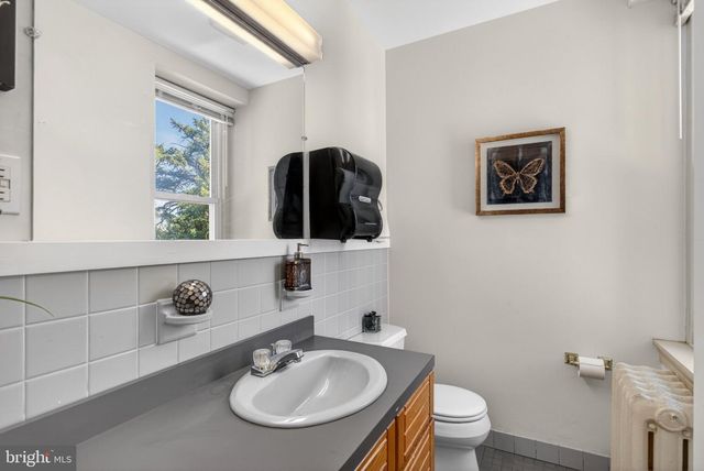 820 E VERNON RD, Philadelphia, PA 19119