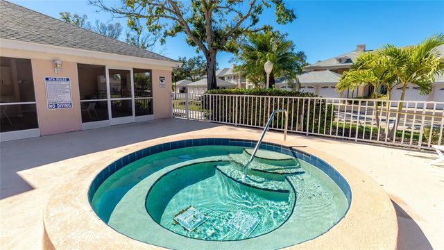 4210 CADDIE DRIVE E 201, Bradenton, FL 34203