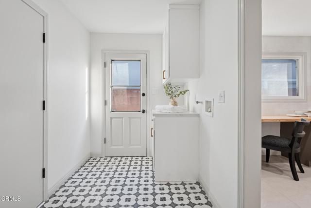 6043 Mary Ellen Avenue, Los Angeles, CA 91401