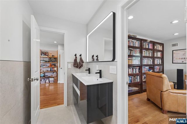 160 Magnolia Avenue, Tenafly, NJ 07670