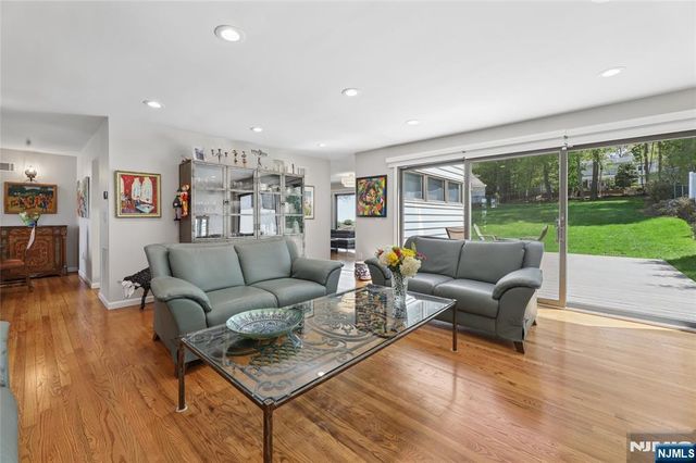 160 Magnolia Avenue, Tenafly, NJ 07670
