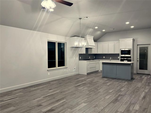 9340 NW 143rd Street, Yukon, OK 73099