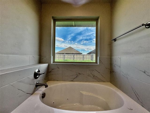 9340 NW 143rd Street, Yukon, OK 73099